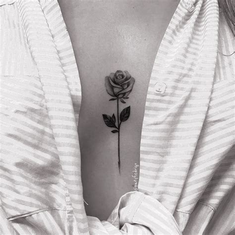 senos pecho rosas flores tatuajes para mujer|Tatuajes para mujeres en el PECHO: 30 diseños ATREVIDOS y。